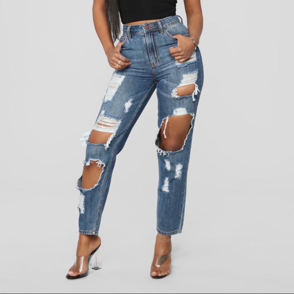 RIPPED BOYFRIEND JEANS | Janelle Mid Wash